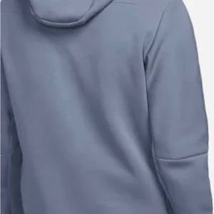 Selling blue Nike tech because was 2 sizes too big for me.